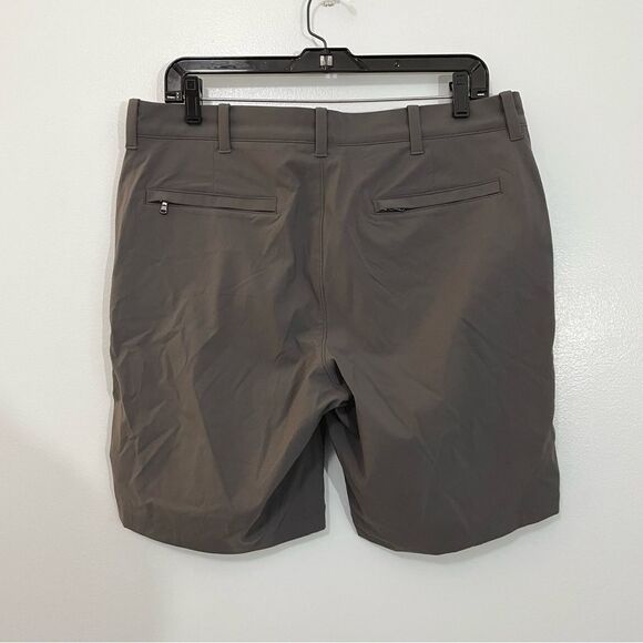 J. Crew Men's Gray 9" Tech Shorts Preppy Casual Athletic Summer Stretch UPF 33 - Picture 4 of 5